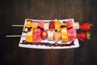 pinchos de frutas